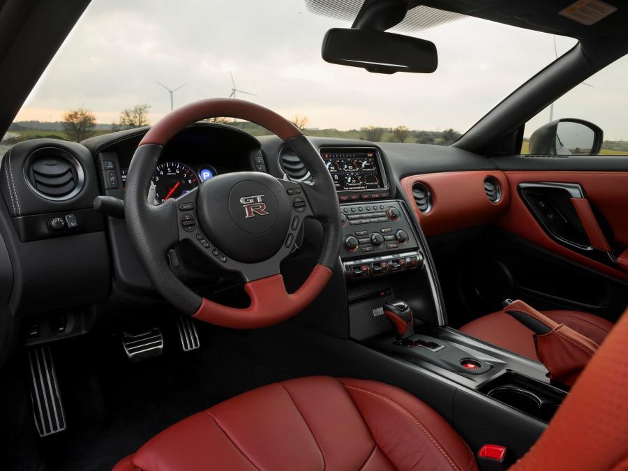  Nissan GT-R Premium Edition 2012 года  (фото 3 из 9)